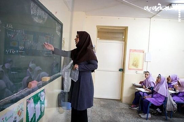  تبعیض هشت ساله علیه معلمان خرید خدمات را تمام کنید