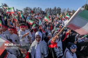 تصاویر| اجتماع عظیم سلام فرمانده در استادیوم آزادی بیرجند