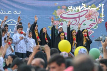 فیلم| همخوانی کودکان در جشن مهمانی ۱۰ کیلومتری روز عید غدیر