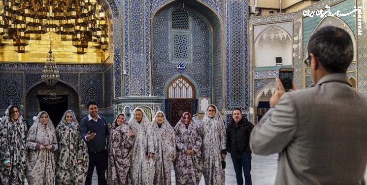 ۱۲۰ دانشجوی خارجی به حرم حضرت معصومه(س) مشرف شدند