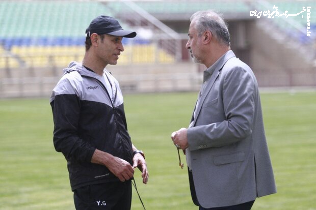حضور سرمربی تیم فوتبال پرسپولیس در جلسه هیات مدیره