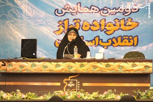 در اولویت حرکت زنان در مقابله با جنگ نرم  جهاد تبیین است