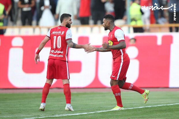 برد قاطع پرسپولیس مقابل هوادار در نیمه اول