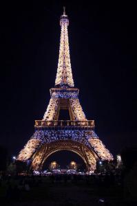 دانلود والپیپر زیبا از برج ایفل