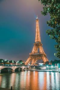 دانلود والپیپر زیبا از برج ایفل