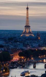 دانلود والپیپر زیبا از برج ایفل