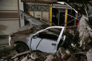 فرو ریختن بخشی از سازه متروپل آبادان