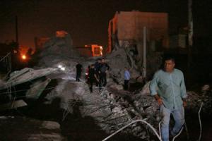 فرو ریختن بخشی از سازه متروپل آبادان