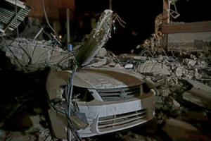 فرو ریختن بخشی از سازه متروپل آبادان