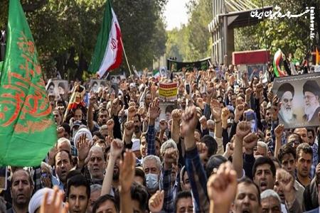 نمازگزاران شیراز از مخلان امنیت کشور اعلام انزجار کردند