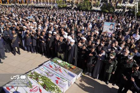 تصاویر| خاکسپاری شهدای شاهچراغ(ع) در شیراز
