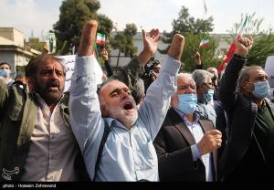 تصاویر| تجمع خانواده‌های شهدا و جانبازان مقابل سفارت آلمان