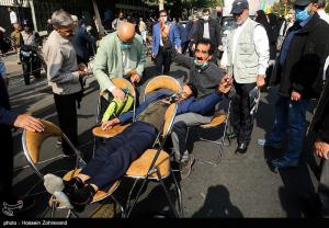 تصاویر| تجمع خانواده‌های شهدا و جانبازان مقابل سفارت آلمان