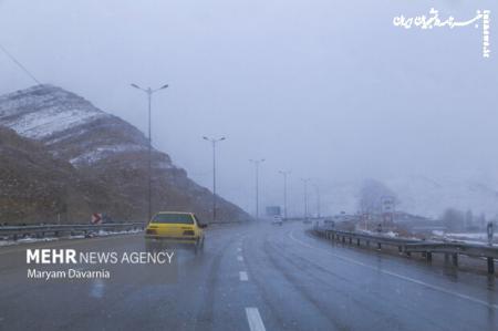 بارش اولین برف پاییزی در محور فیروزکوه