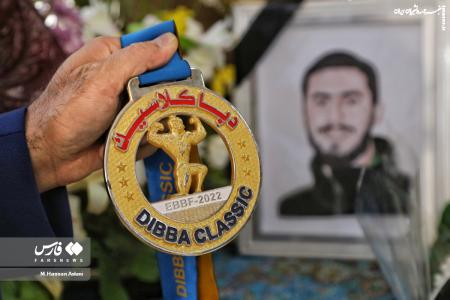 تصاویر| اهدای مدال ملی پوش بدنساز به خانواده شهید علی وردی
