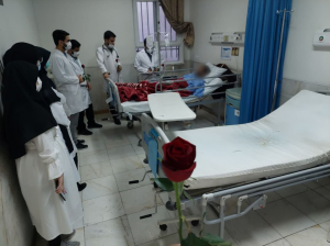 عیادت کادر درمان و دانشجویان از مجروحان حمله تروریستی اصفهان+عکس