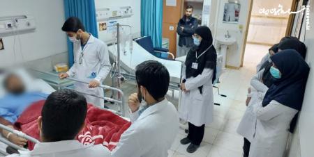 عیادت کادر درمان و دانشجویان از مجروحان حمله تروریستی اصفهان+عکس