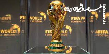 فیلم|  رونمایی از کاپ قهرمانی جام جهانی پیش از آغاز مراسم افتتاحیه