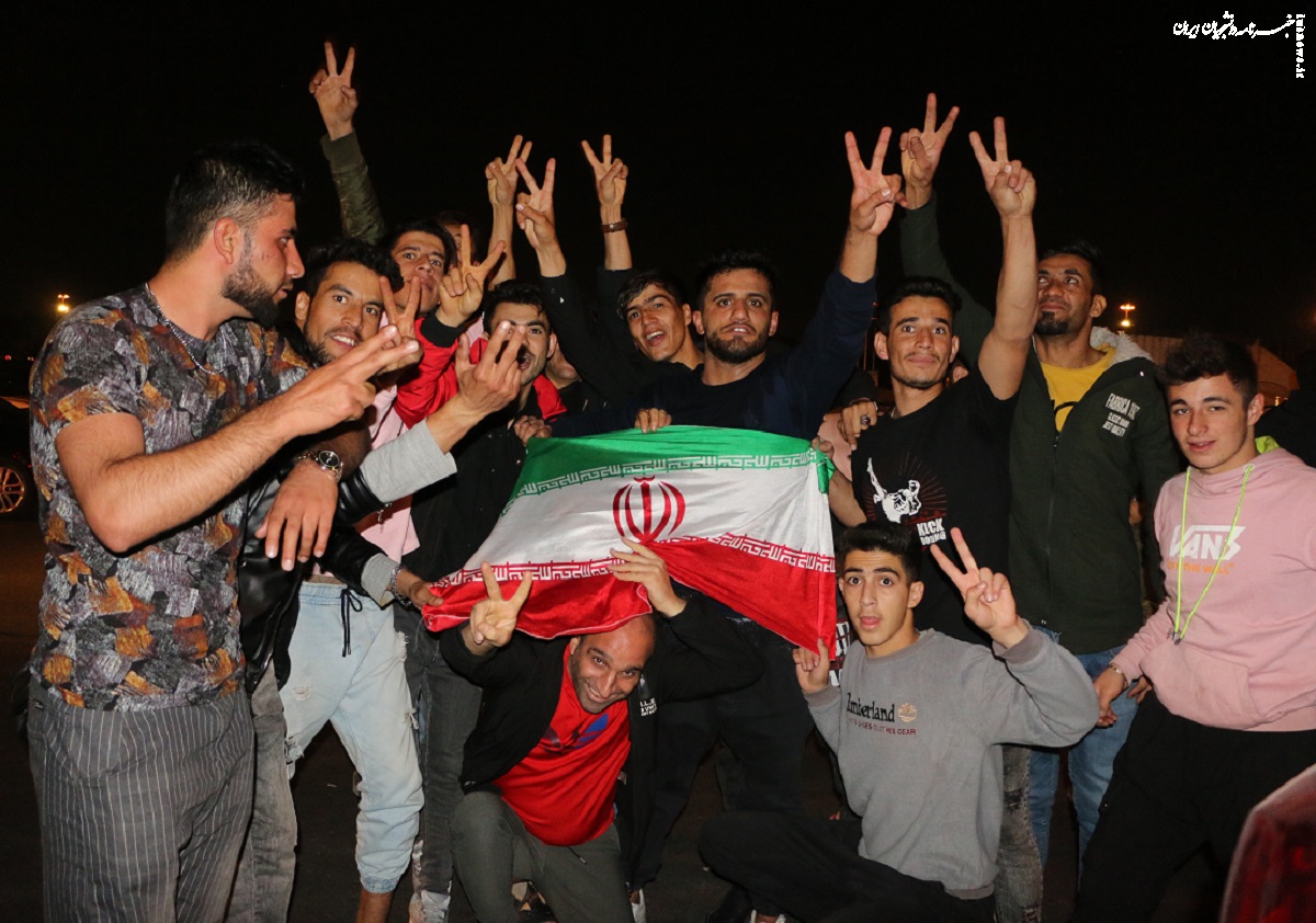 شادی مردم ایران در خیابان‌ها/ آمریکا رو هم می‌زنیم +فیلم