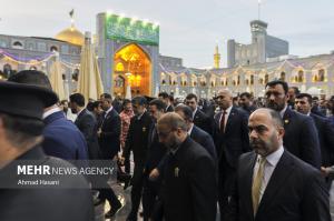 تصاویر| تشرف نخست وزیر عراق به حرم امام رضا(ع)