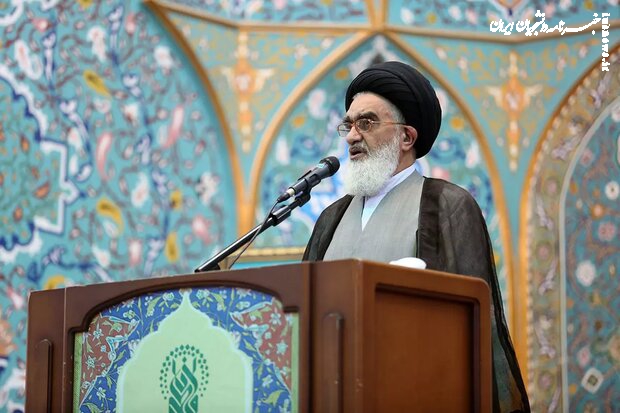 امام جمعه قم: هدف دشمن جدایی ملت از نظام اسلامی است
