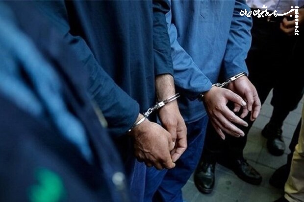 عاملان سنگ پرانی به خودروها در محورهای پاسارگاد دستگیر شدند