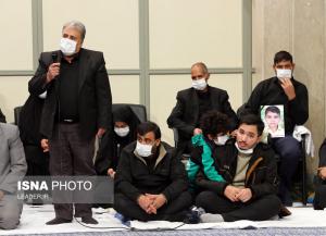 تصاویر دیدار خانواده‌های شهدای حادثه تروریستی حرم مطهر شاهچراغ (ع) با مقام معظم رهبری