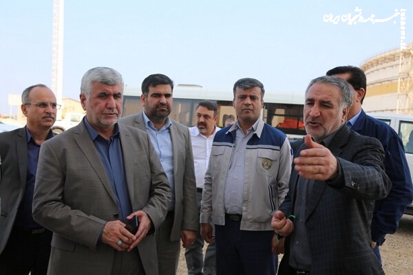 جزیره خارگ خط مقدم جبهه اقتصادی کشور است