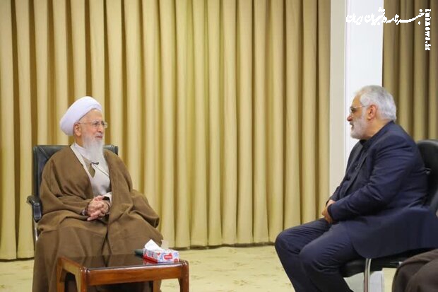 همگان باید به کشور خود و قانون خود احترام  بگذارند