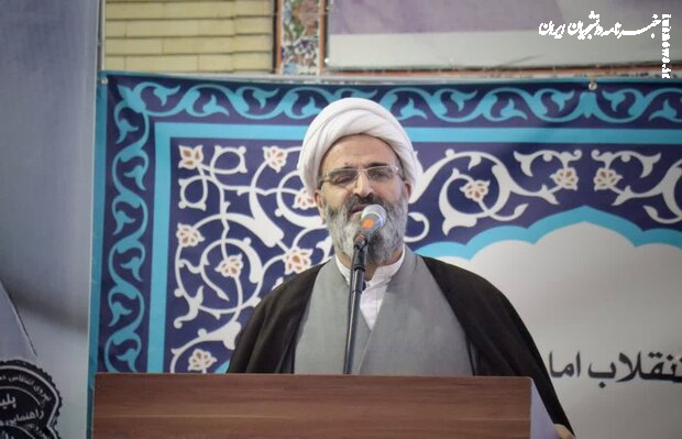 نماز در دستگاه‌های اجرایی سمنان جدی‌تر گرفته شود