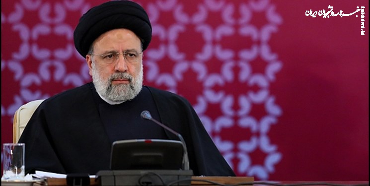 نگاه بودن زن در حاشیه، نگاه مردودی است