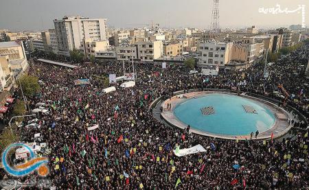 واکنش دیوارنگاره میدان انقلاب به نوسانات ارزی! +عکس