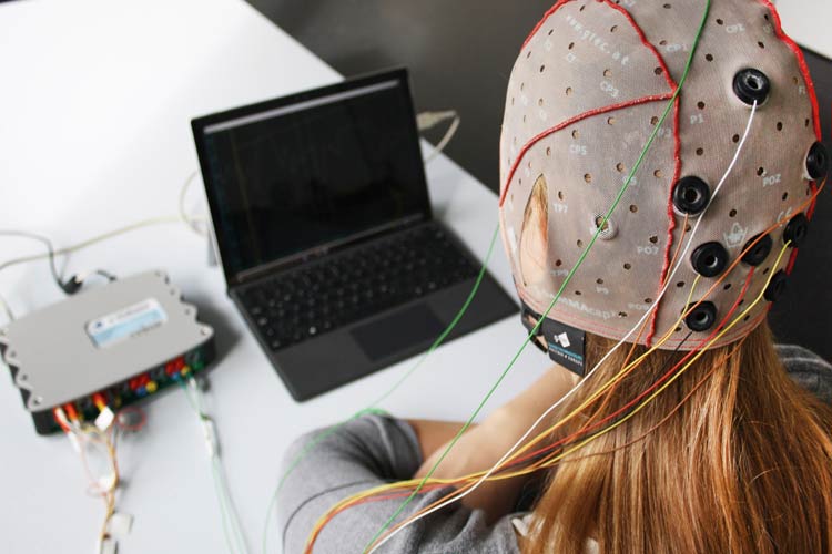  رابط جدید مغز رایانه، گامی بزرگ به‌سوی تبدیل افکار به گفتار 