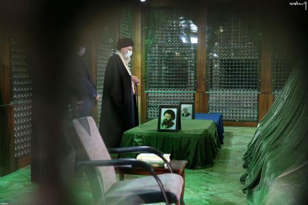 فیلم| حضور رهبر انقلاب در مرقد امام خمینی(ره)