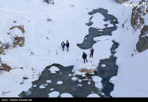 عکس| یخ نوردی در آبشار یخی خور خورسلماس 