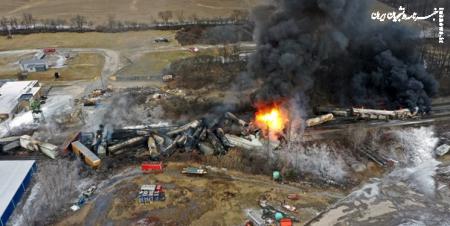  ده‌ها واگن قطار حامل مواد خطرناک در آمریکا واژگون شد