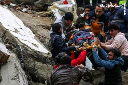 فیلم| نجات کودک ترکیه‌ای از زیر آوار توسط امدادگران ایرانی/ عملیات لحظه نجات 