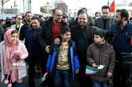 عکس| همه چهره‌های مطرحی که در راهپیمایی ۲۲ بهمن حضور داشتند | از حضور فرزندان رهبر انقلاب تا خانواده مسئولان