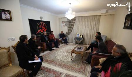 رئیس دانشگاه تهران با خانواده شهید دقایقی دیدار کرد