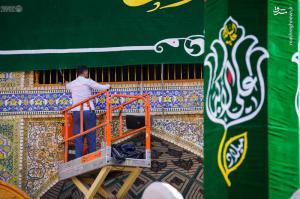 تصاویر| نصب کتیبه‌های ولادت سرداران کربلا در نجف