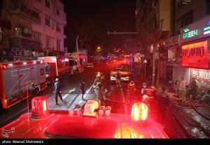 تصاویر| آتش‌سوزی در ساختمان ۱۵۳ خیابان بهار