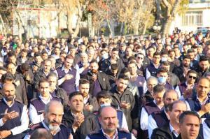 عکس| بدرقه پیکر آتش نشان شهید قریب رضا دارابی در محله چیذر 