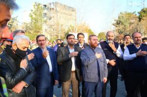 عکس| بدرقه پیکر آتش نشان شهید قریب رضا دارابی در محله چیذر 