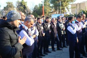 عکس| بدرقه پیکر آتش نشان شهید قریب رضا دارابی در محله چیذر 