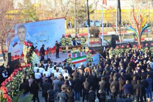 عکس| بدرقه پیکر آتش نشان شهید قریب رضا دارابی در محله چیذر 