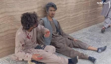 تصاویر | نخستین تصاویر از محل انفجار امروز در مزار شریف و خبرنگاران آغشته به خون