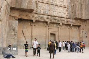 تصاویر| بازدیدمسافران نوروزی از تخت جمشید