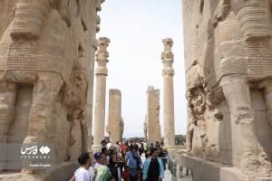 تصاویر| بازدیدمسافران نوروزی از تخت جمشید