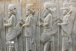 تصاویر| بازدیدمسافران نوروزی از تخت جمشید