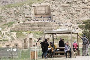 تصاویر| بازدیدمسافران نوروزی از تخت جمشید